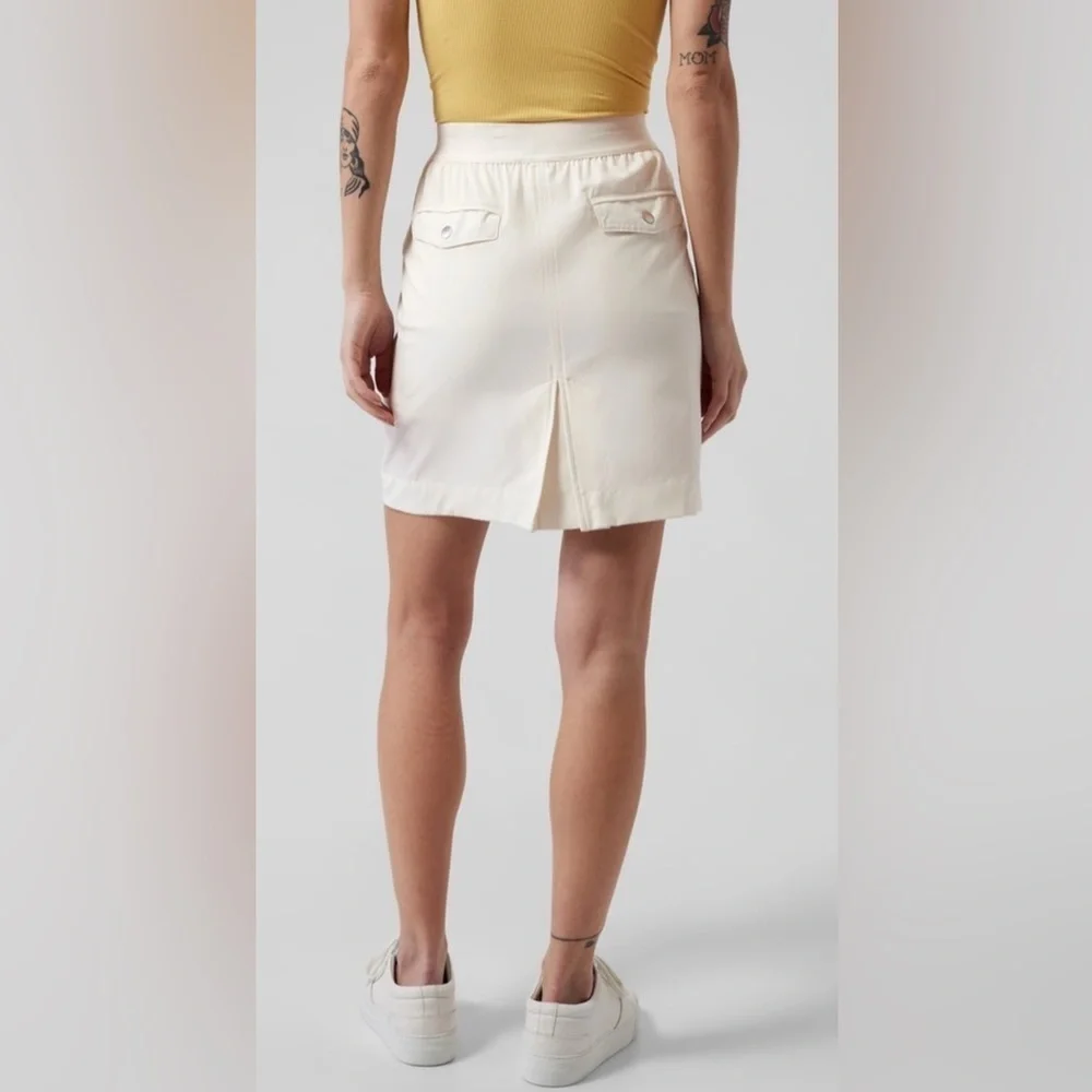 Athleta Vienna Cargo Skort in White - Size 4